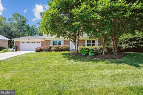 8620 Willowmere Dr, Vienna, VA 22180 photo 3