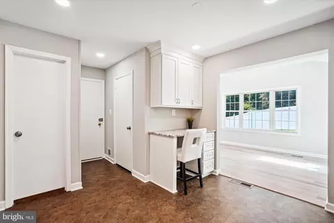 8620 Willowmere Dr, Vienna, VA 22180 photo 8