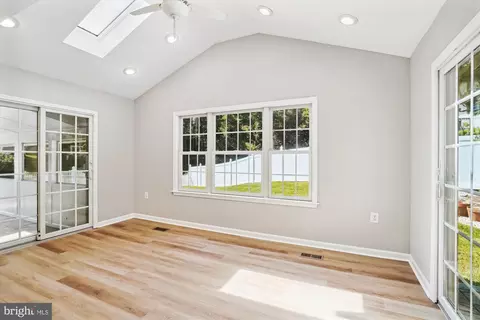 8620 Willowmere Dr, Vienna, VA 22180 photo 19