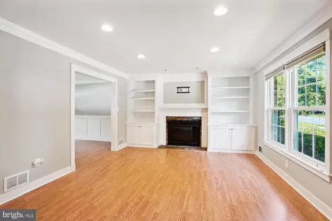 8620 Willowmere Dr, Vienna, VA 22180 photo 9