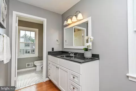 Bath - 13441 Broken Branch Ct, Chantilly, VA 20151 photo 5 of 8