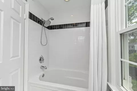 Bath - 13441 Broken Branch Ct, Chantilly, VA 20151 photo 7 of 8