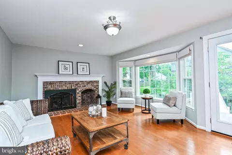 Living - 13441 Broken Branch Ct, Chantilly, VA 20151 photo 2 of 5