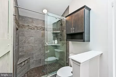 Bath - 13441 Broken Branch Ct, Chantilly, VA 20151 photo 4 of 8