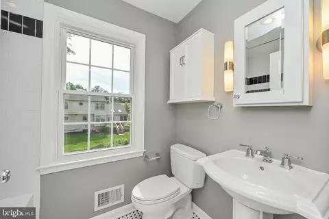 Bath - 13441 Broken Branch Ct, Chantilly, VA 20151 photo 6 of 8
