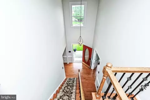 Entry Way - 13441 Broken Branch Ct, Chantilly, VA 20151 photo 4 of 5