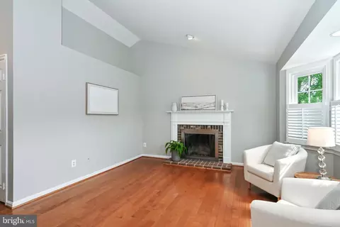 Living - 13441 Broken Branch Ct, Chantilly, VA 20151 photo 5 of 5