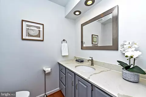 Bath - 13441 Broken Branch Ct, Chantilly, VA 20151 photo 1 of 8