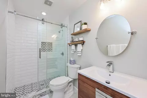 Bath - 9447 Brenner Ct, Vienna, VA 22180 photo 5 of 5