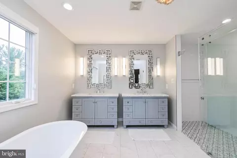Bath - 9447 Brenner Ct, Vienna, VA 22180 photo 1 of 5