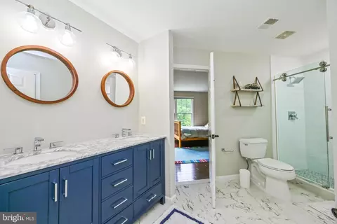 Bath - 9447 Brenner Ct, Vienna, VA 22180 photo 4 of 5