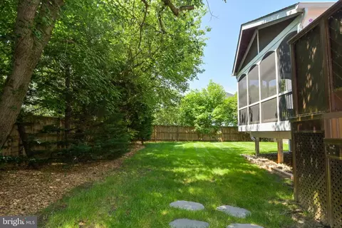 Exterior - 9447 Brenner Ct, Vienna, VA 22180 photo 7 of 8