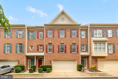 8044 Gallows Oak Ct, Vienna, VA 22182
