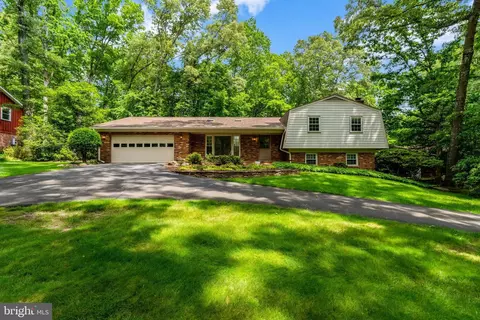 11626 Sourwood Ln, Reston, VA 20191