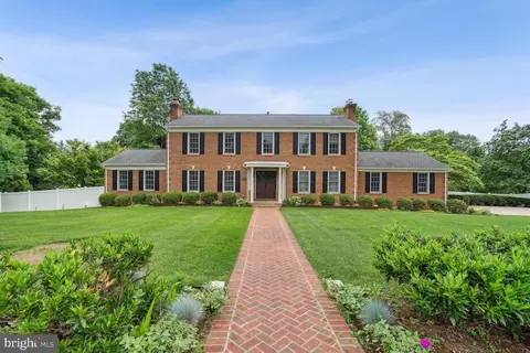 1423 Carrington Ln, Vienna, VA 22182