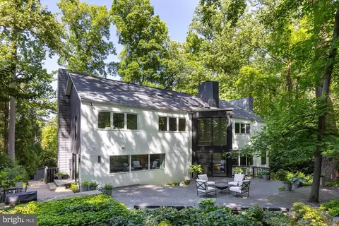 Exterior - 1124 Dominion Ct, Mclean, VA 22102 photo 7 of 11
