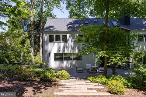 Exterior - 1124 Dominion Ct, Mclean, VA 22102 photo 5 of 11