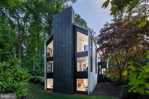 1124 Dominion Ct, Mclean, VA 22102
