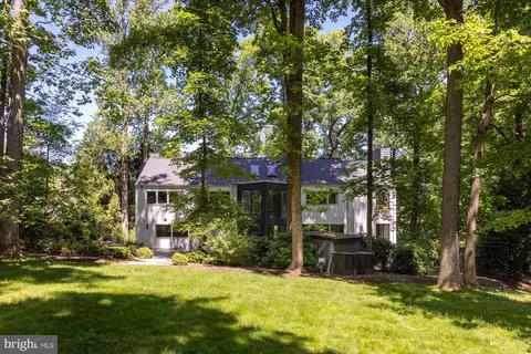 Exterior - 1124 Dominion Ct, Mclean, VA 22102 photo 9 of 11