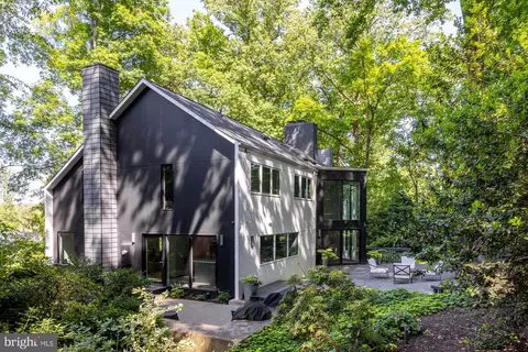 Exterior - 1124 Dominion Ct, Mclean, VA 22102 photo 8 of 11