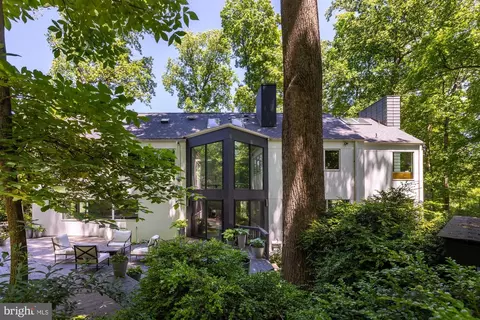 Exterior - 1124 Dominion Ct, Mclean, VA 22102 photo 6 of 11