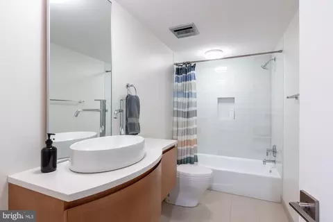 Bath - 1124 Dominion Ct, Mclean, VA 22102 photo 5 of 5