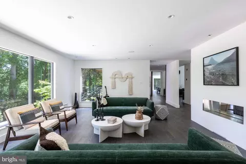 Living - 1124 Dominion Ct, Mclean, VA 22102 photo 1 of 1