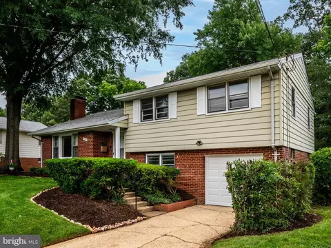 5227 Forman Ct, Springfield, VA 22151 photo 2