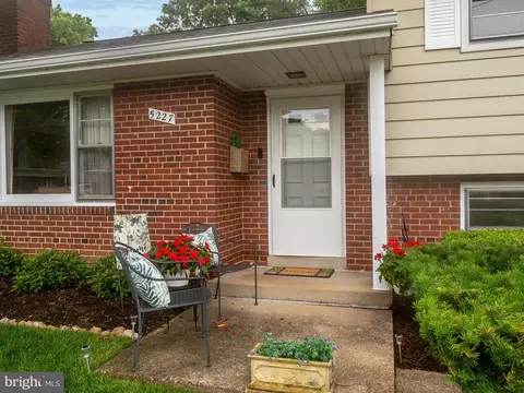 5227 Forman Ct, Springfield, VA 22151 photo 3