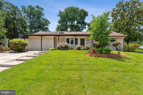 5226 Landgrave Ln, Springfield, VA 22151