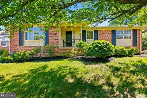 6707 Beddoo St, Alexandria, VA 22306