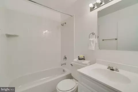 2364 Hunters Square Ct, Reston, VA 20191 photo 8