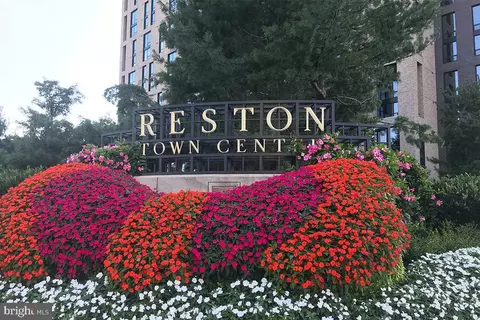 2364 Hunters Square Ct, Reston, VA 20191 photo 22
