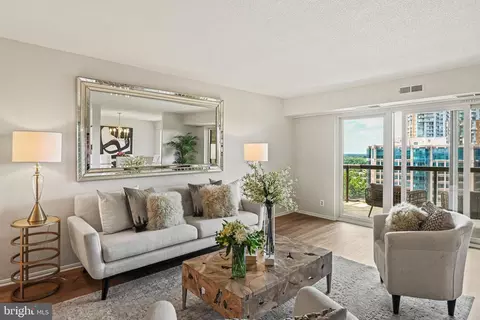 8370 Greensboro Dr #912, Mclean, VA 22102