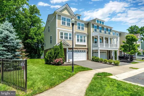 10296 Greenspire Dr, Oakton, VA 22124