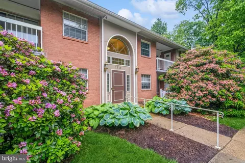 1916 Wilson Ln #204, Mclean, VA 22102