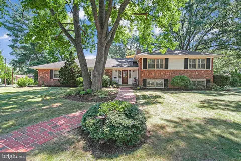 7401 Gatewood Ct, Alexandria, VA 22307