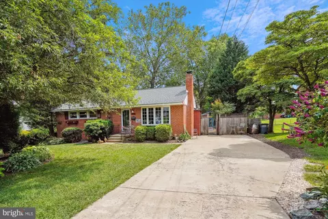 5231 Nutting Dr, Springfield, VA 22151