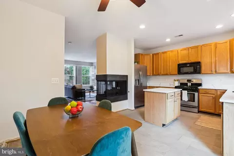 5113 Ballycastle Cir, Alexandria, VA 22315