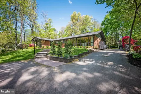 8522 8520 Forest St, Annandale, VA 22003