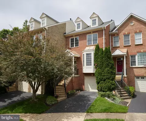 3020 Fallswood Glen Ct, Falls Church, VA 22044