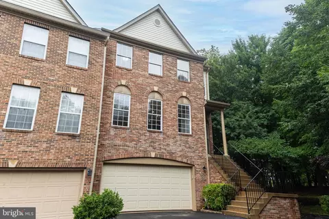 12452 Casbeer Dr, Fairfax, VA 22033