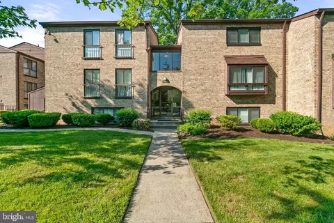2002 Colts Neck Rd #1A, Reston, VA 20191