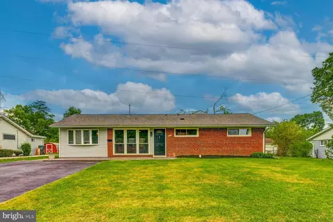 4515 Roundhill Rd, Alexandria, VA 22310