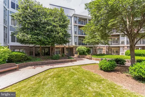 5565 Seminary Rd #409, Falls Church, VA 22041