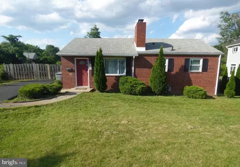 6062 Munson Hill Rd, Falls Church, VA 22044