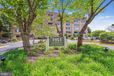 1951 Sagewood Ln #611, Reston, VA 20191