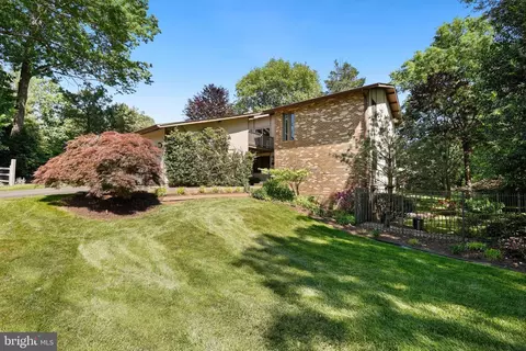 2721 Berryland Dr, Oakton, VA 22124