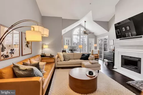 12237 Fairfield House Dr #312A, Fairfax, VA 22033