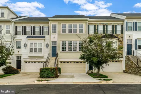 2033 Capstone Cir, Herndon, VA 20170
